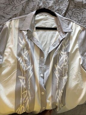 Casual Short-Sleeve Bamboo Stripe Button-Up Shirt - Light Gray & White